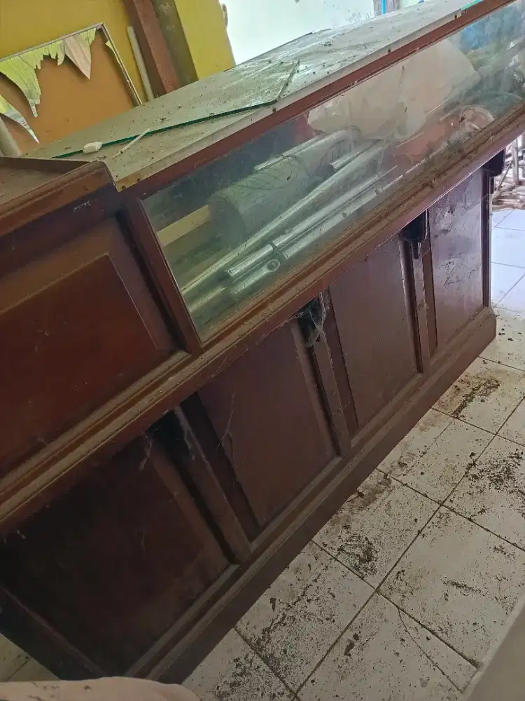 Dijual etalase emas kayu jati