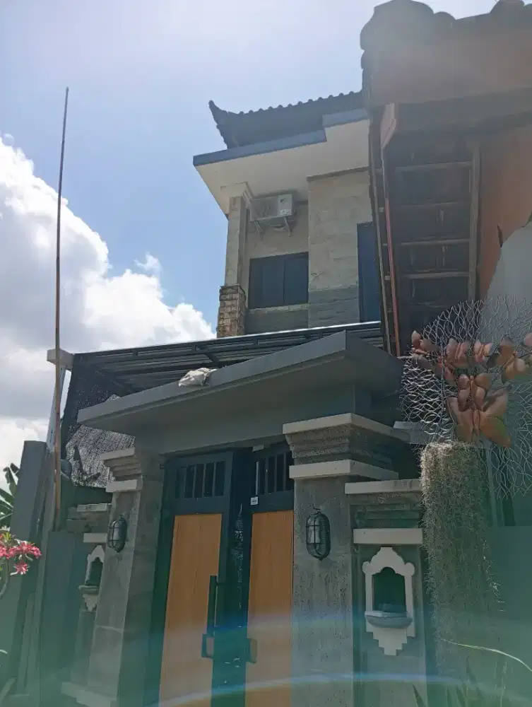 Dijual rumah lantai 2