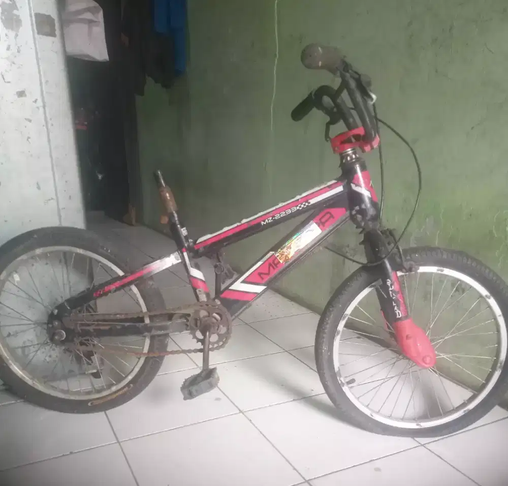 Sepeda BMX ukuran 18