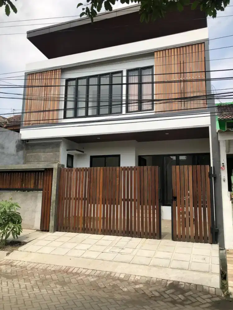 Disewakan rumah baru 2 lantai 6 kamar