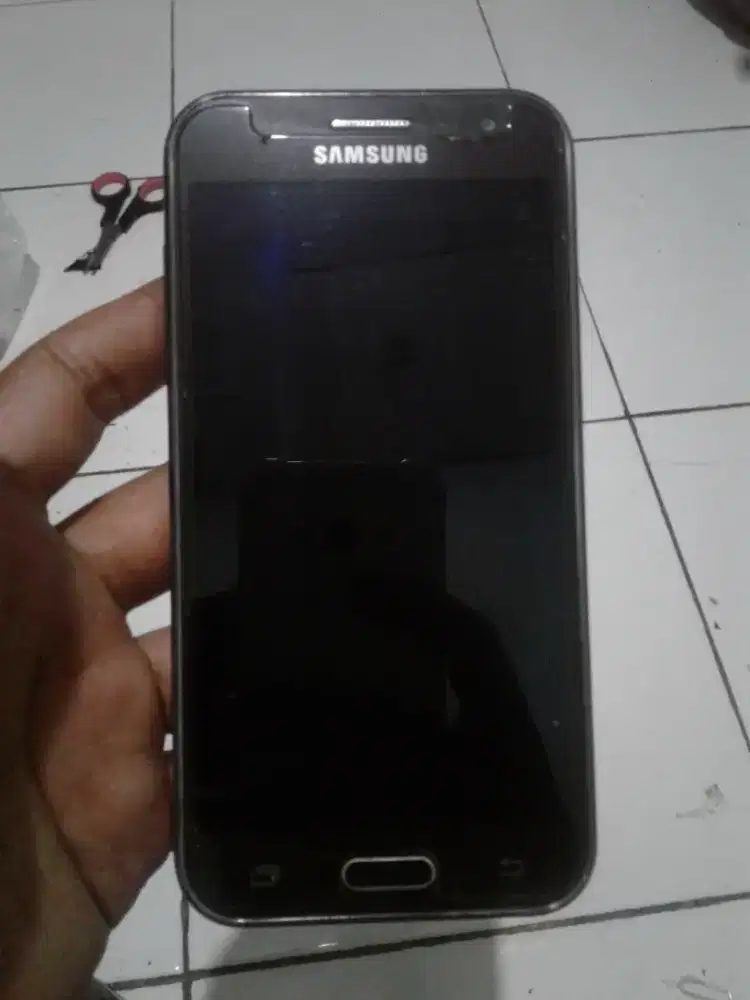 Samsung galaxy J2 2015 4G 1/8 layar 4.7 in matot