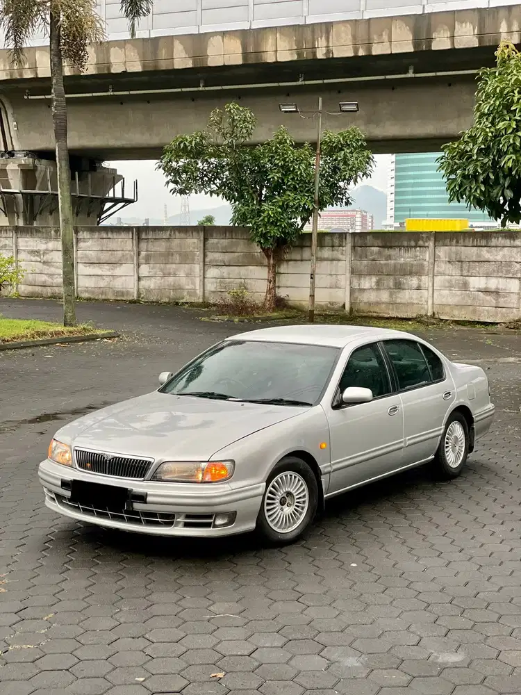 Nissan Infiniti 1999 Bensin