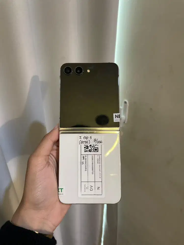 Z flip 5 8/256 GB KONDISI MULUS LIKE NEW