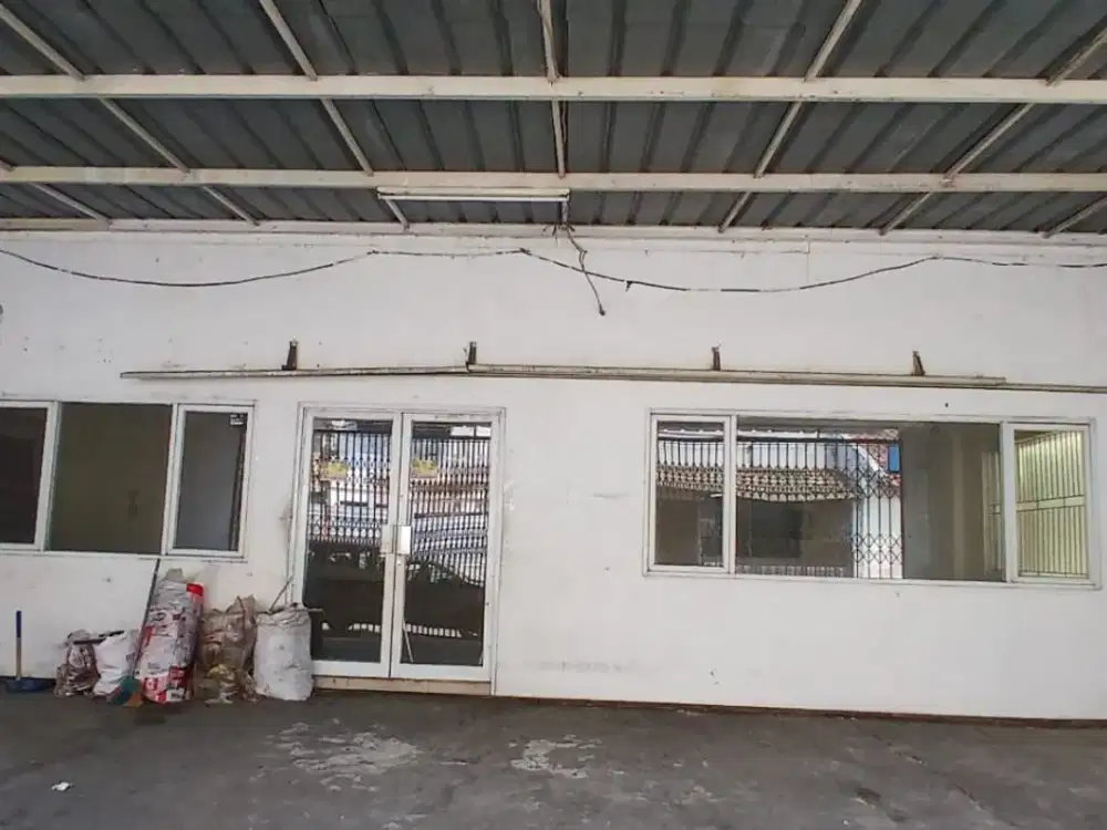 DISEWAKAN GEDUNG 2 LANTAI DEKAT TOL JATINEGARA JAKARTA TIMUR