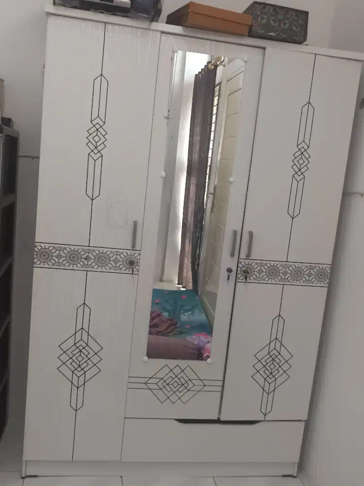 Lemari pakaian 2 pintu baru 3bulan pakai
