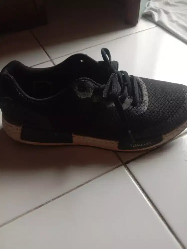Dijual sepatu merek.Tomkins.size.42