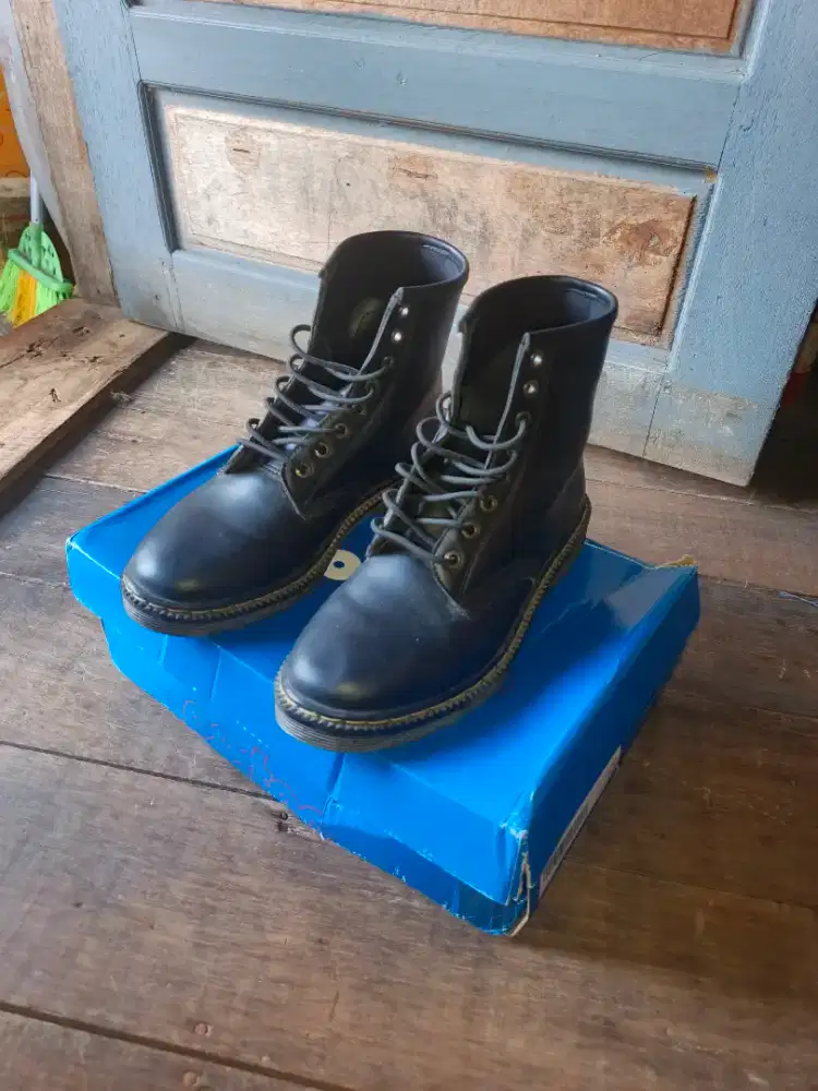 Sepatu Boots Hitam Docmart Portee Size 40 Like New Unisex