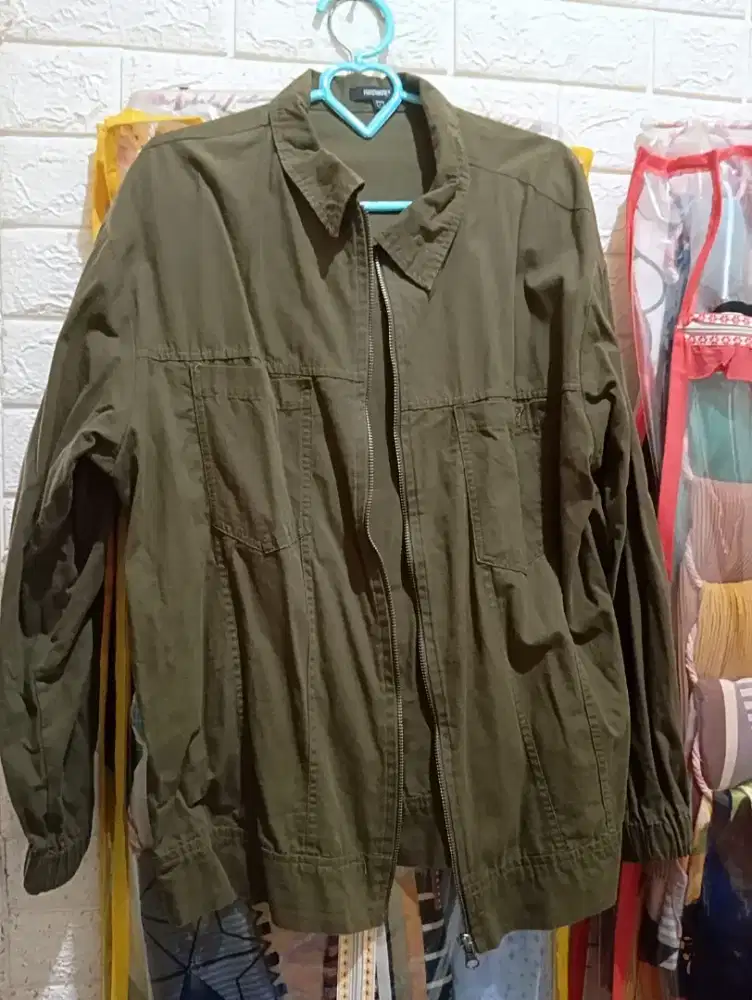 Jaket merek hardware