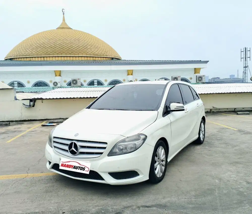Mercedes Benz B200 Tahun 2013 Automatic Putih Metalik
