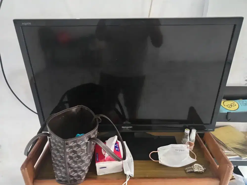 Tv Sharp 32inci dan rak nya terbuat dari kayu jati ori