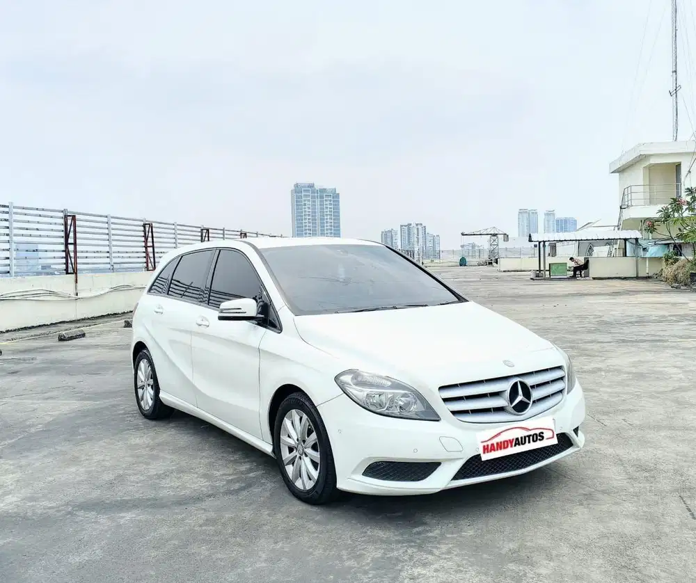 Mercedes Benz B200 Tahun 2013 Automatic Putih Metalik