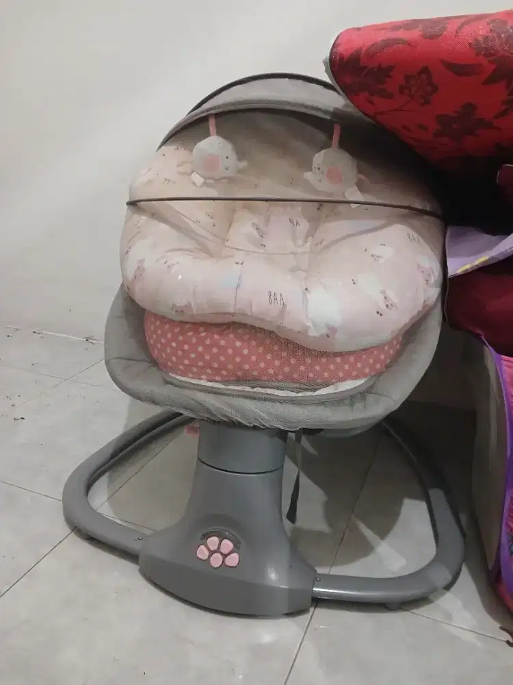 Ayunan bayi / perlengkapan bayi