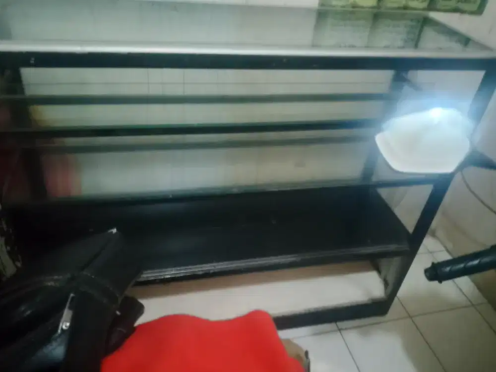 Jual Murah 1 Etalase Kaca BSR&PNJNG 3 MTR MSH BGS GAK ADA YG PCH