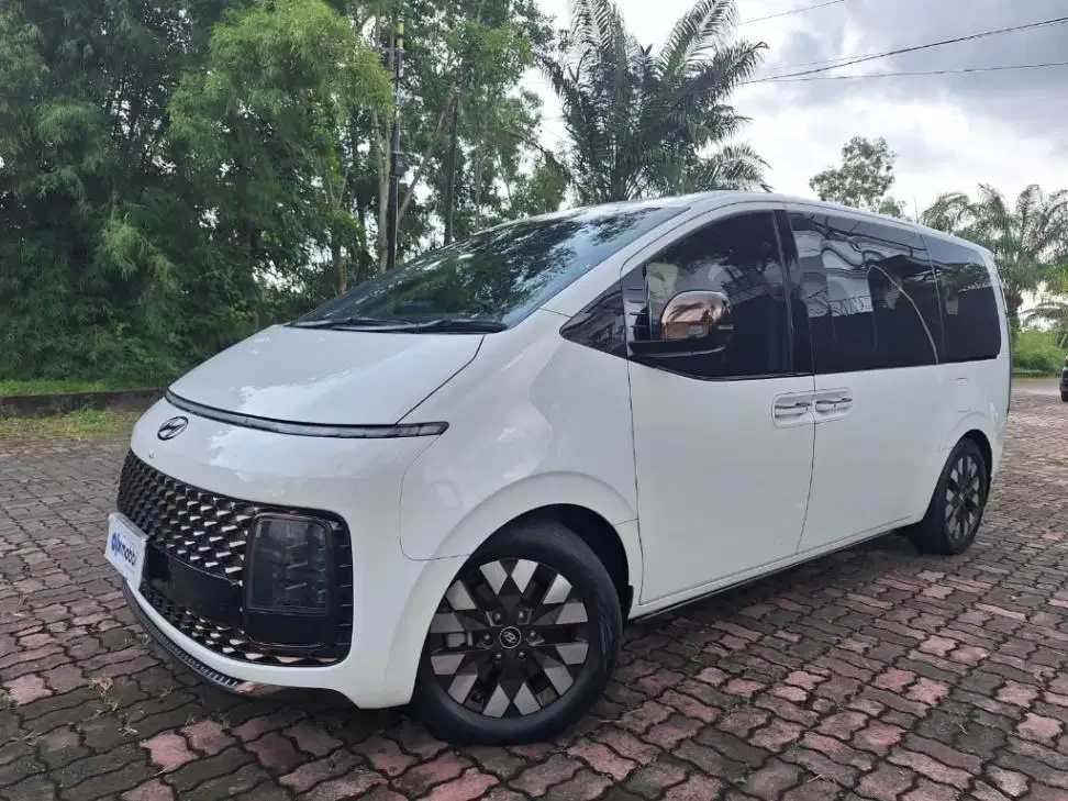 Like New Hyundai Staria 2.2 Signature 9 Solar-AT 2021 BUZJ