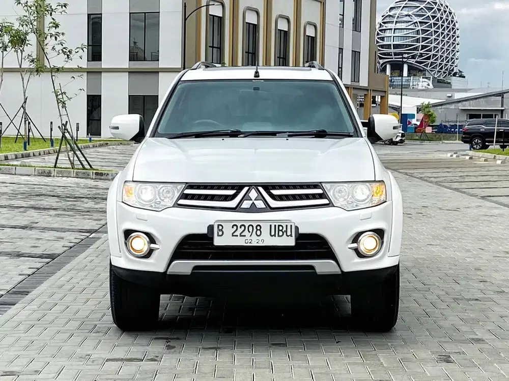 MITSUBISHI PAJERO BENSIN V6 3.0AT 2014, PUTIH LOW KM