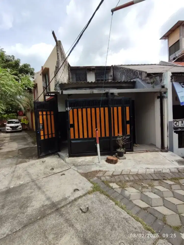 Dikontrak kan Rumah 1.5 Lantai di jalan Raya MERR Gunung Anyar