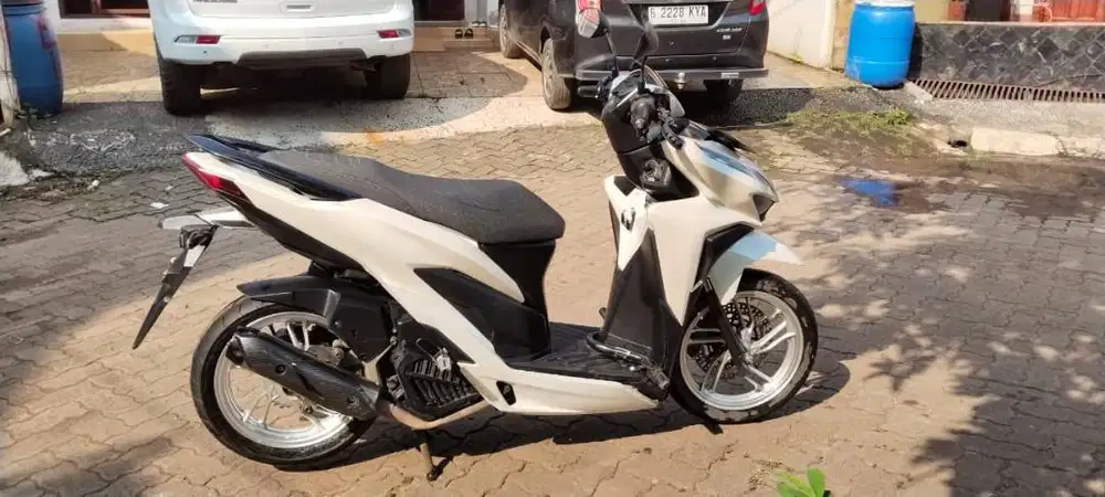 Dijual Honda Vario 150 Keyless 2019 Putih Hitam – Mulus
