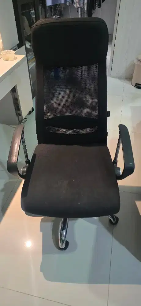 Kursi kantor direktur