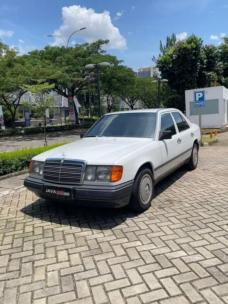 Mercy 200E 124 (antik)