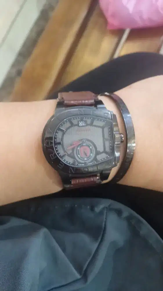 Jam ori aigner kondisi masih sangat bagus,tali pengganti