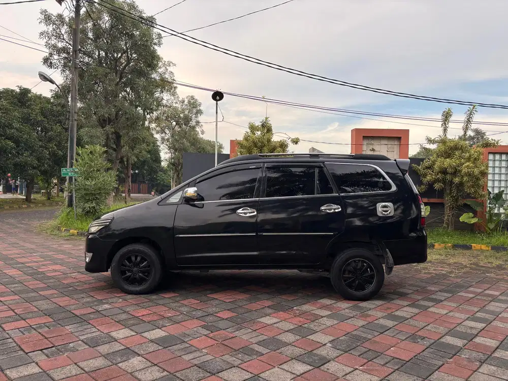Toyota Kijang Innova 2013 Bensin