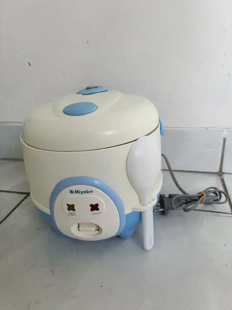 Magic Com Miyako 0.6ltr MCM 606A