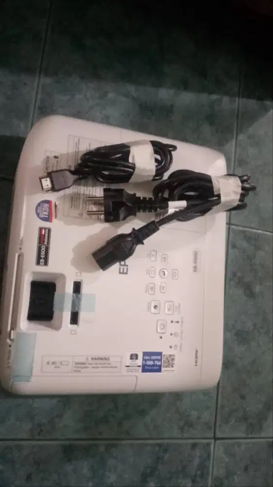 Jual Proyektor EPSON EB-E600 pemakaian 5 bulan.