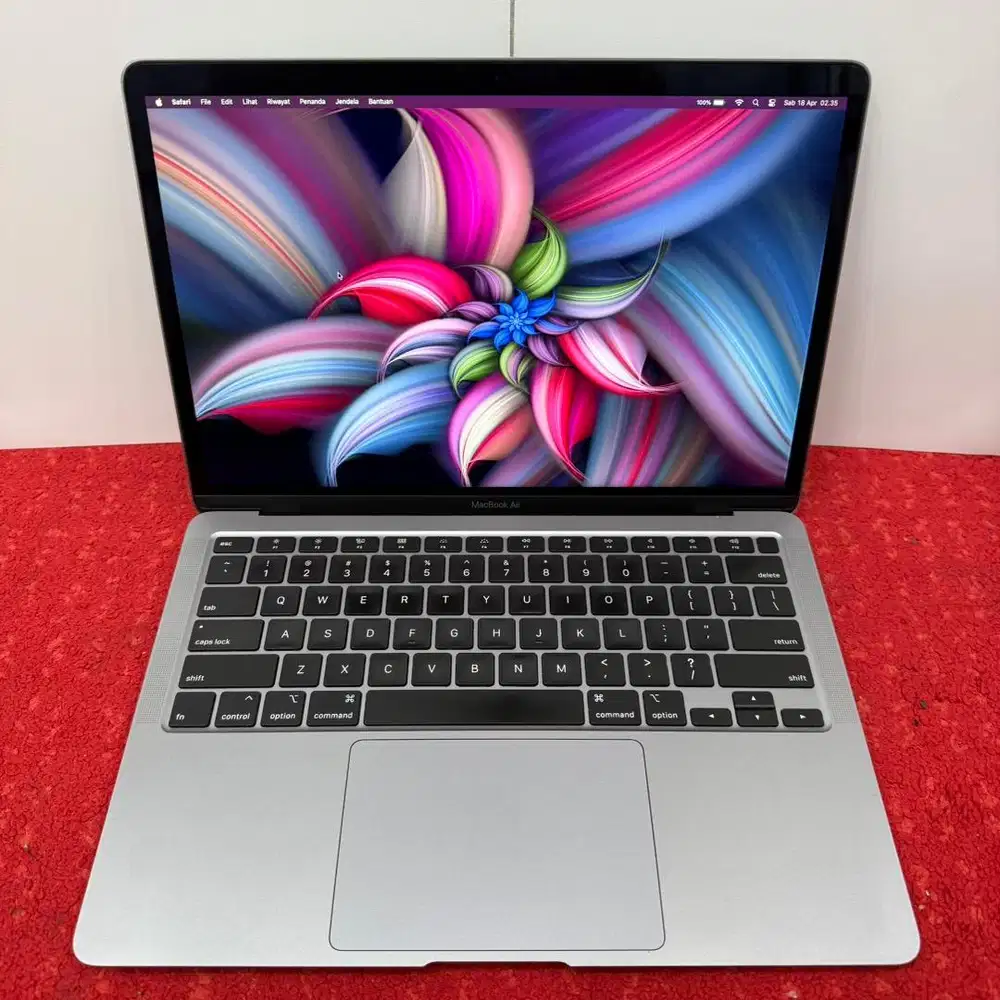 Macbook Air 13 inch, 2020 i7 Space Gray
