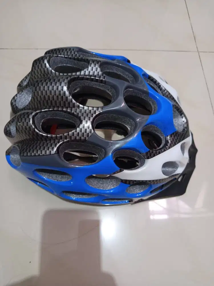 Helm sepeda honeycomb vent design