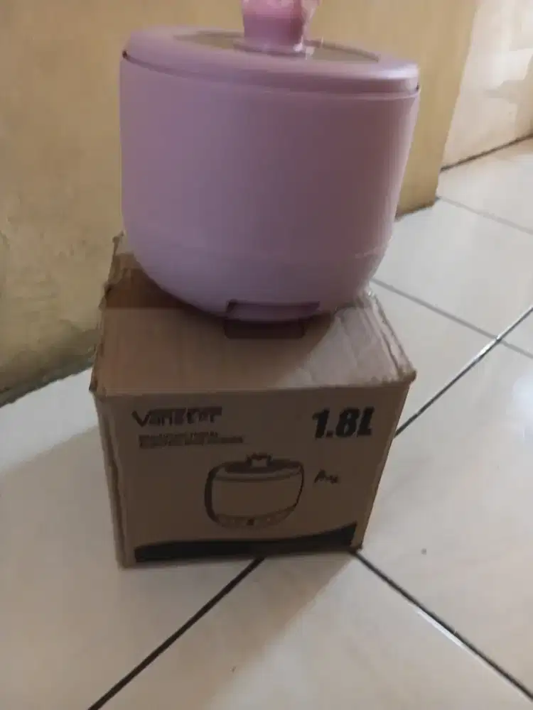 Dijual riceccoker ori untuk masak nasi dan bikin soup. Normal. Nego