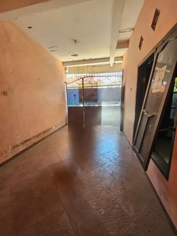 Jual Rumah Second perlu renov sebagian di area Kedinding, Surabaya