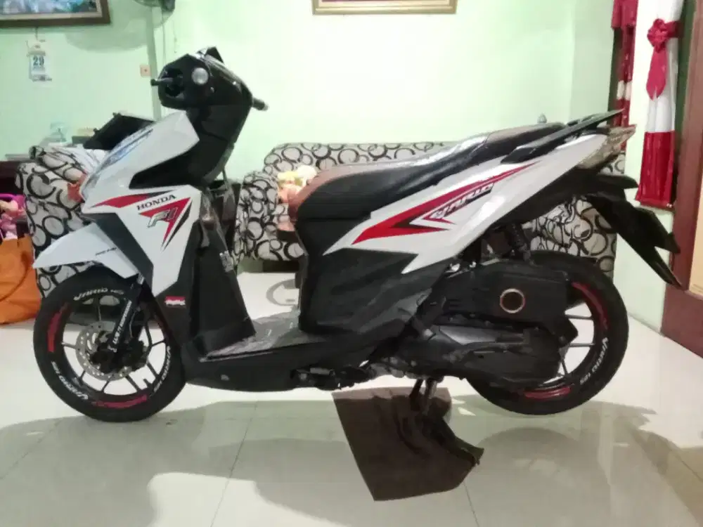 Dijual Honda Vario 135 LED old thn 2015 mulus komplit PAJAK panjang
