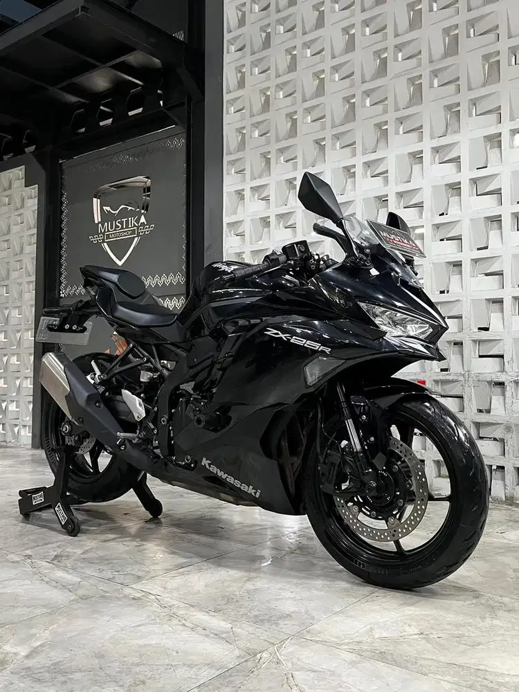 Terbatas!!Kawasaki ZX25R Non ABS th 2023 - Ayu Mustika
