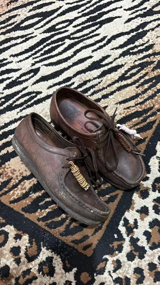 Clarks wallabe beeswax