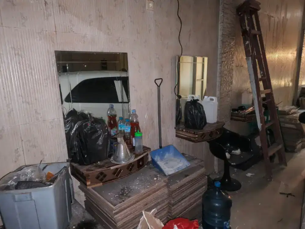 Meja pangkas sama kursi