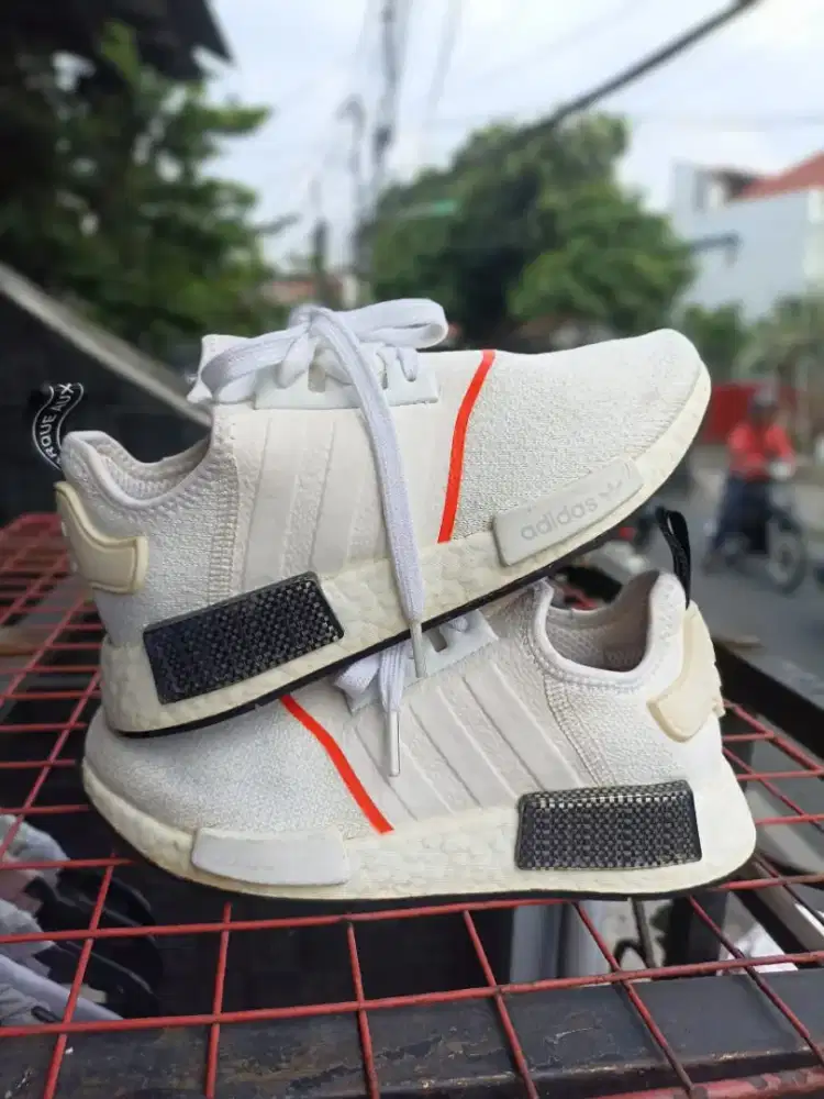 Adidas NMD R1 cloud white solar red carbon