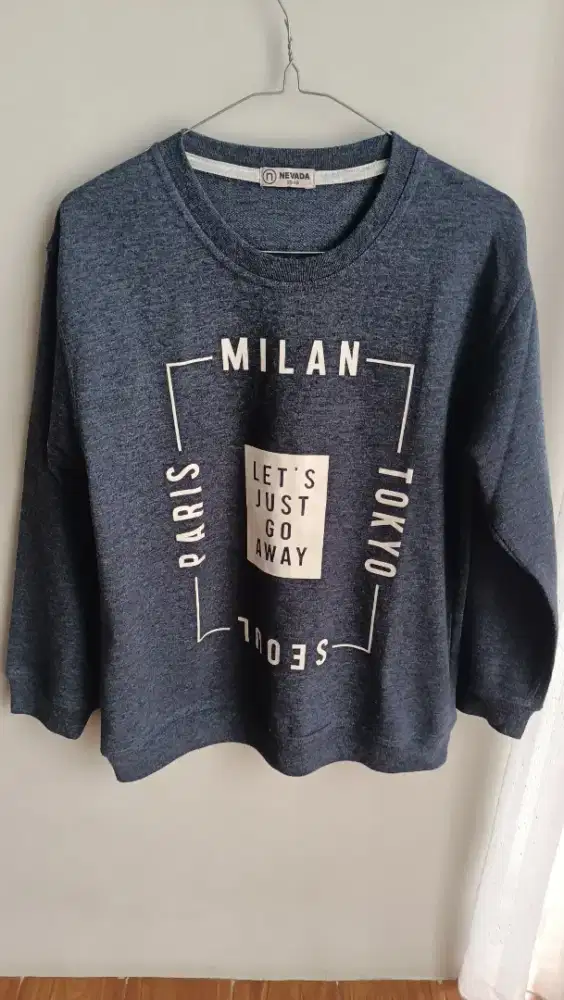 Sweater Nevada biru tua