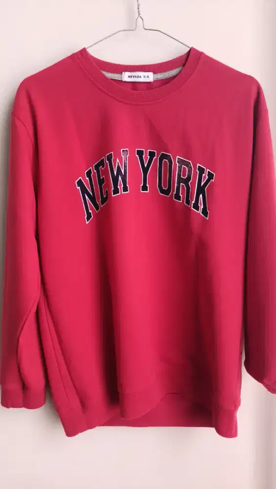 Sweater Nevada new york merah