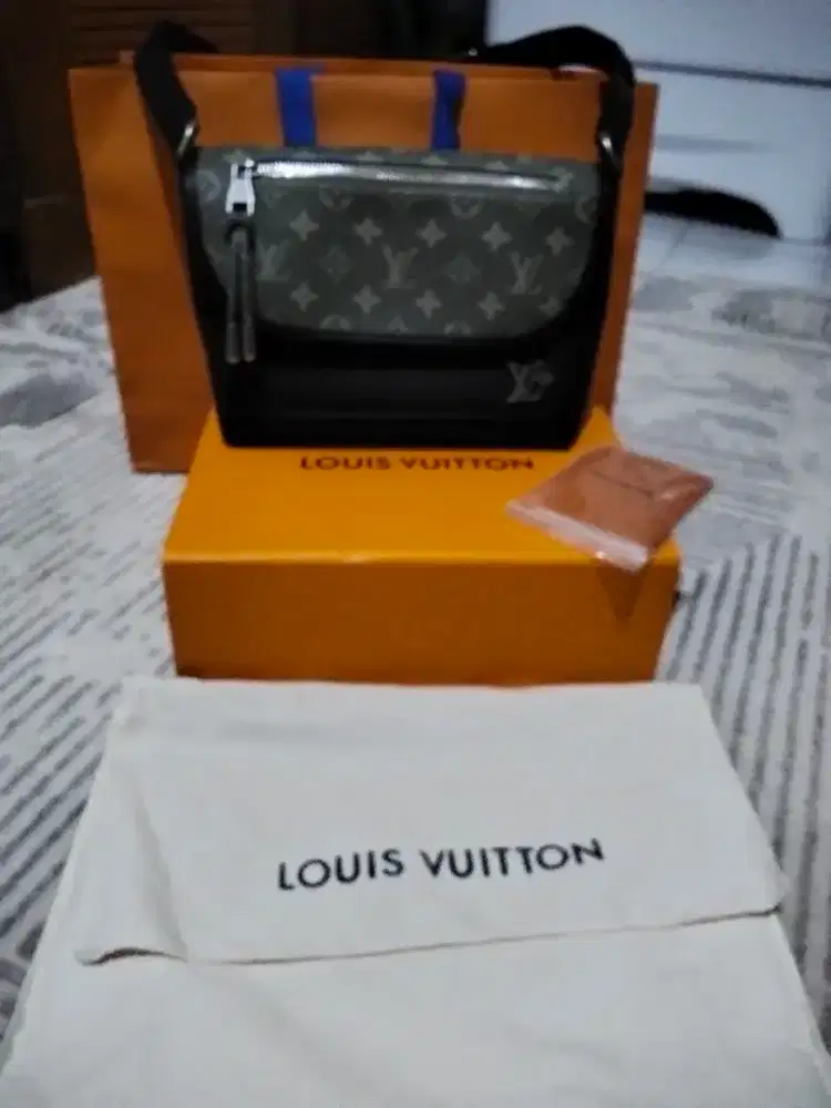 Jual cepat tas LV keadaan mulus tidak ada cacat dan ori