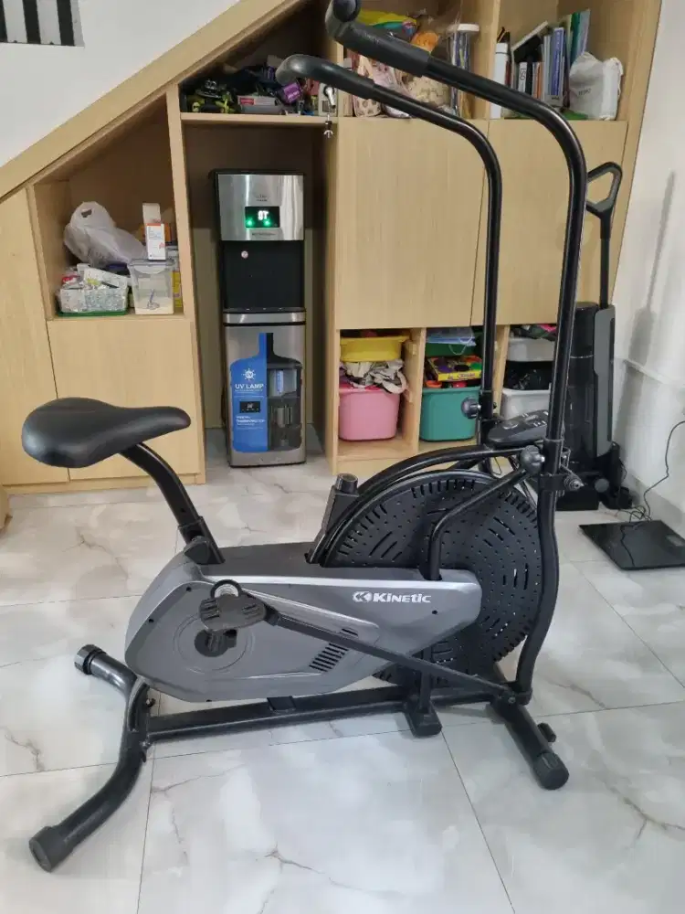 Sepeda statis kinetic dari Azko, jarang dipakai