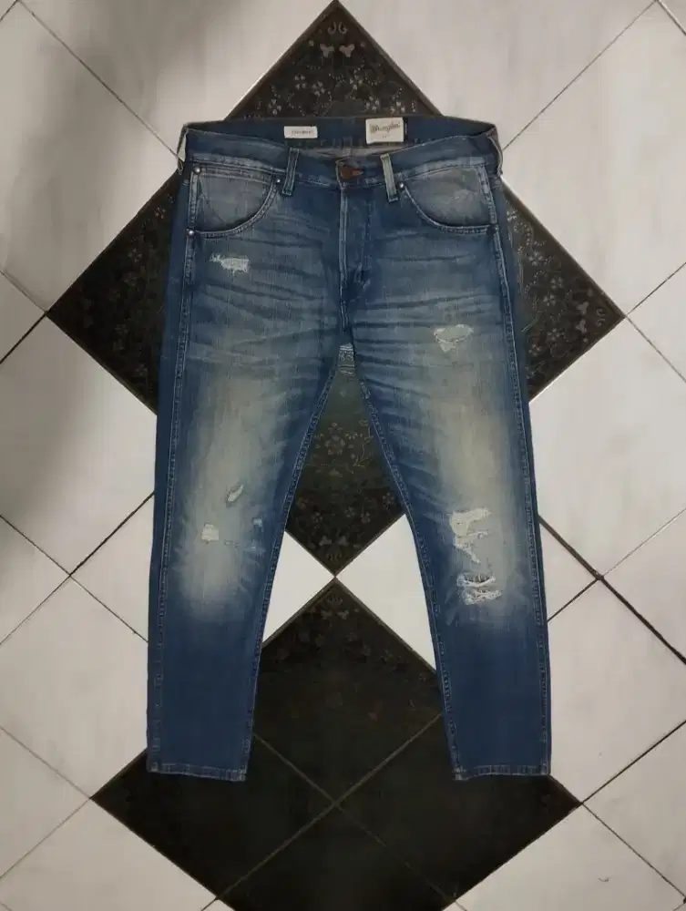 Celana jeans wrangler ripped size 34