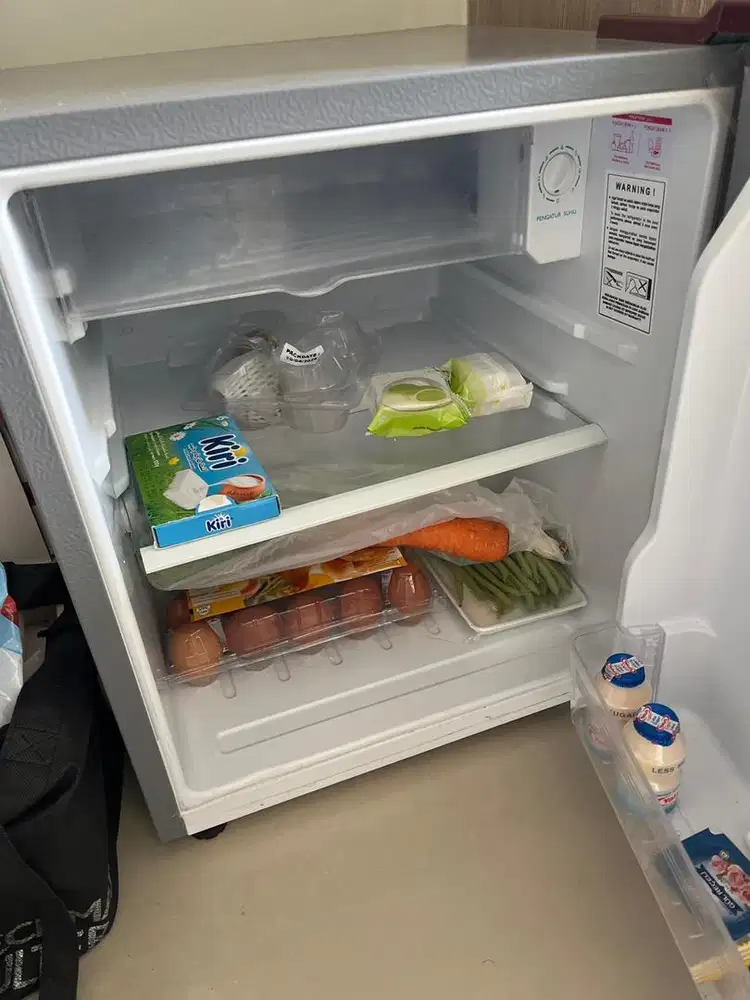 Kulkas Mini Polytron – Dingin Normal, Siap Pakai, Murah!