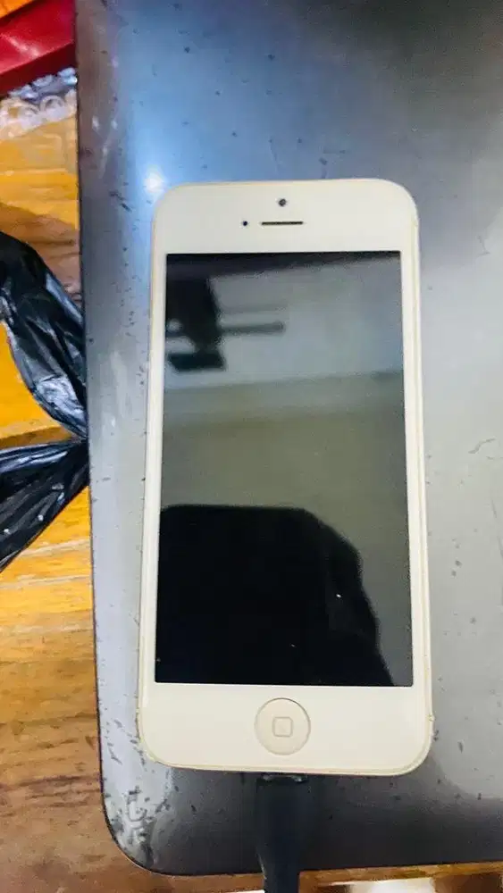 Iphone 5 warna putih