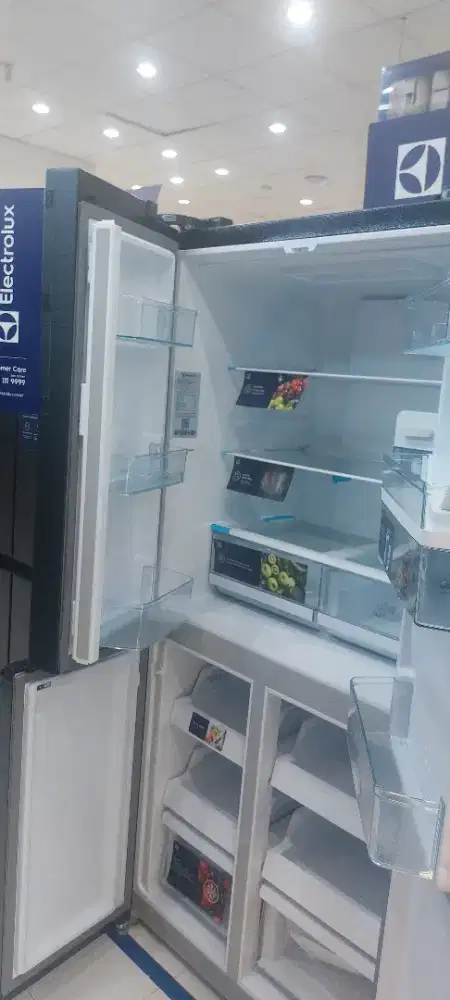 Kulkas Electrolux 492L 43 watt inverter