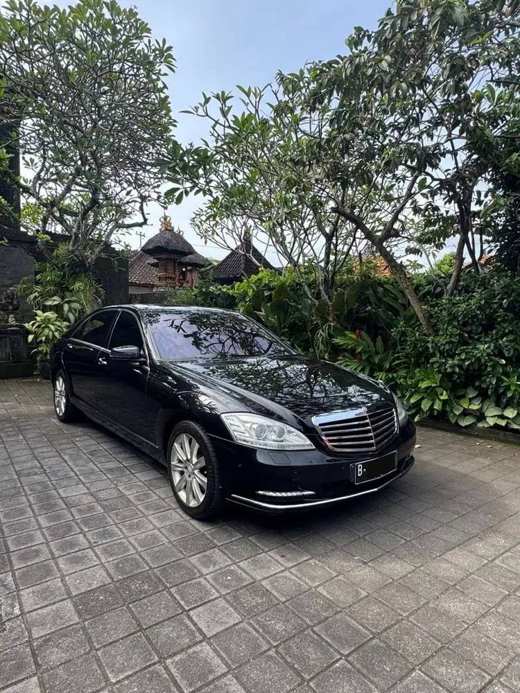 MERCY S300 Pemakaian 2011 NIK 2010 hitam