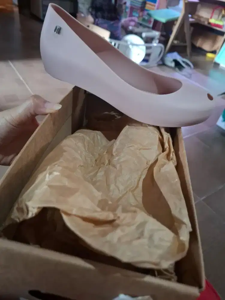 SEPATU MELISSA ULTRAGIRL BASIC II LIGHT PINK 39