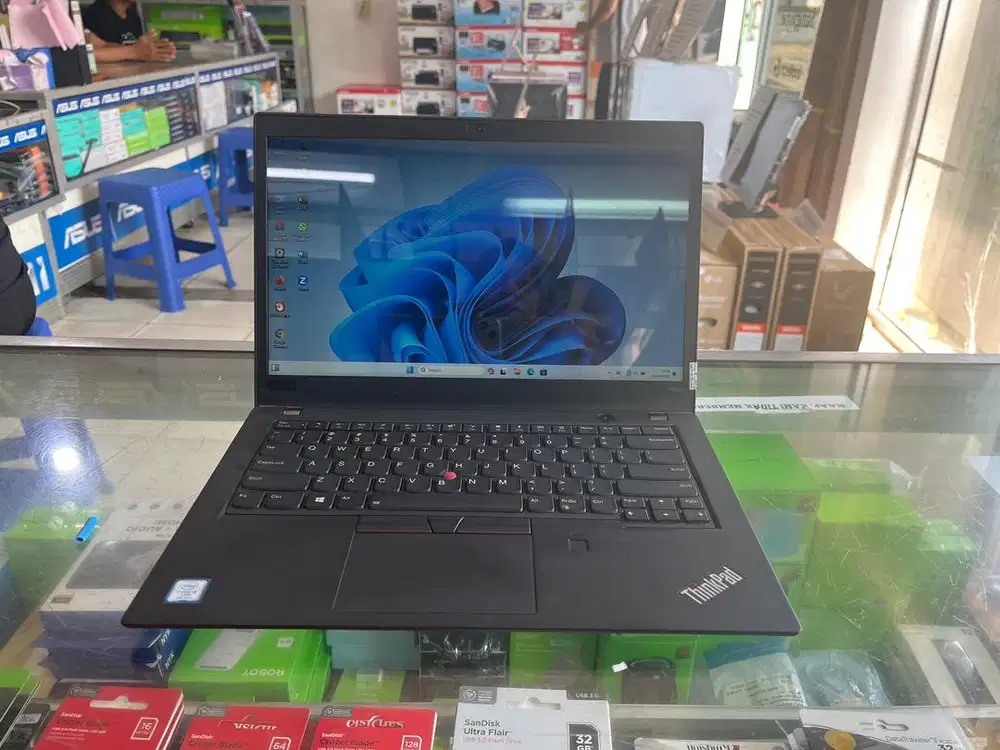 Laptop Lenovo Thinkpad i5 Gen8 Ram 8Gb Ssd 256Gb Garansi 6bln