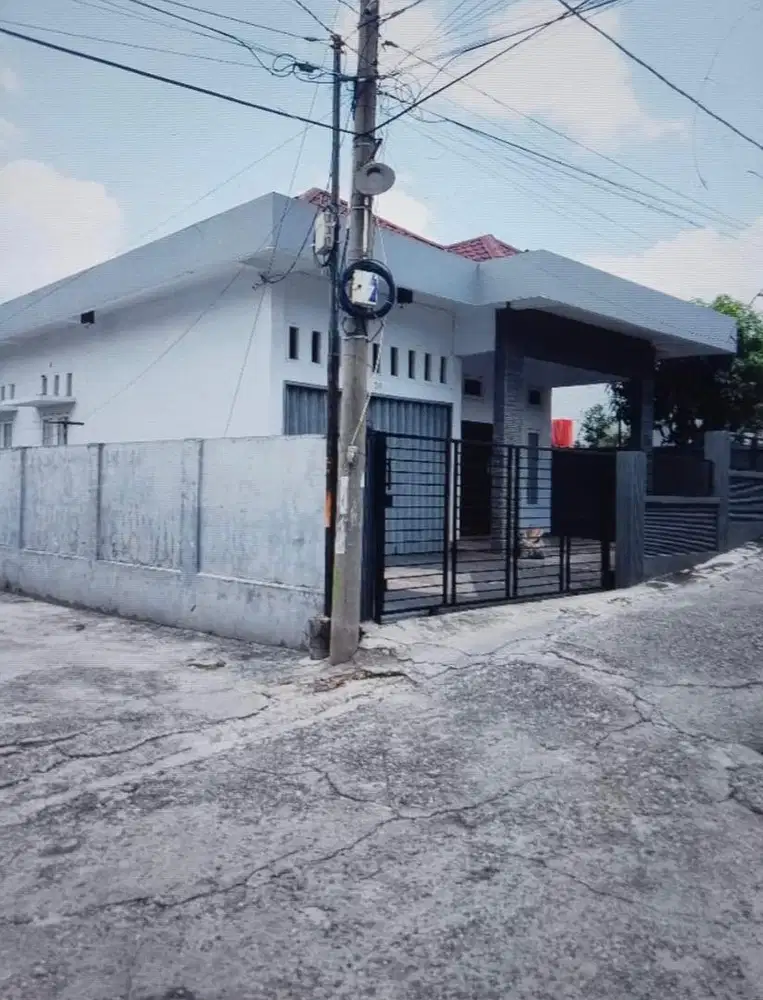 Disewakan rumah tengah kota