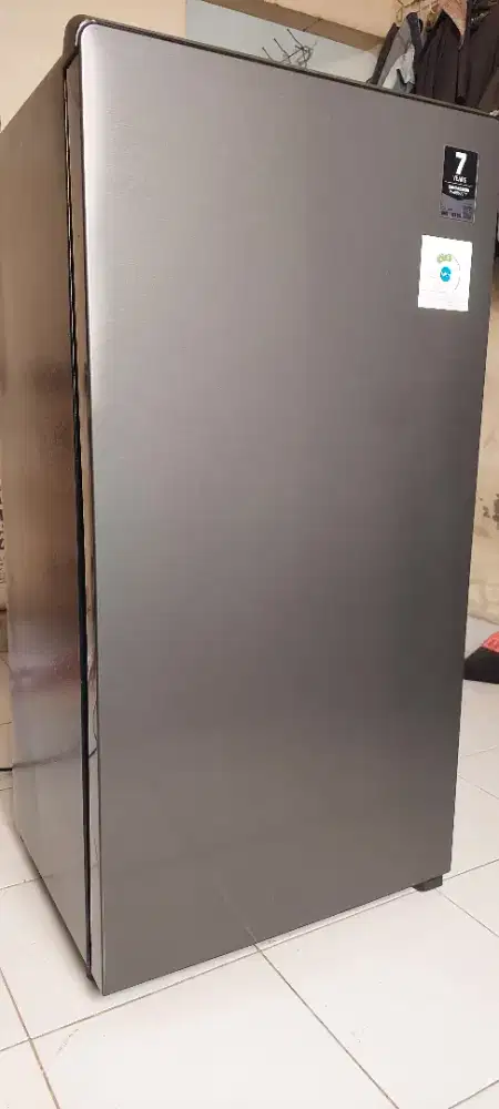 Kulkas merk AQUA 1minggu pake msh mulus