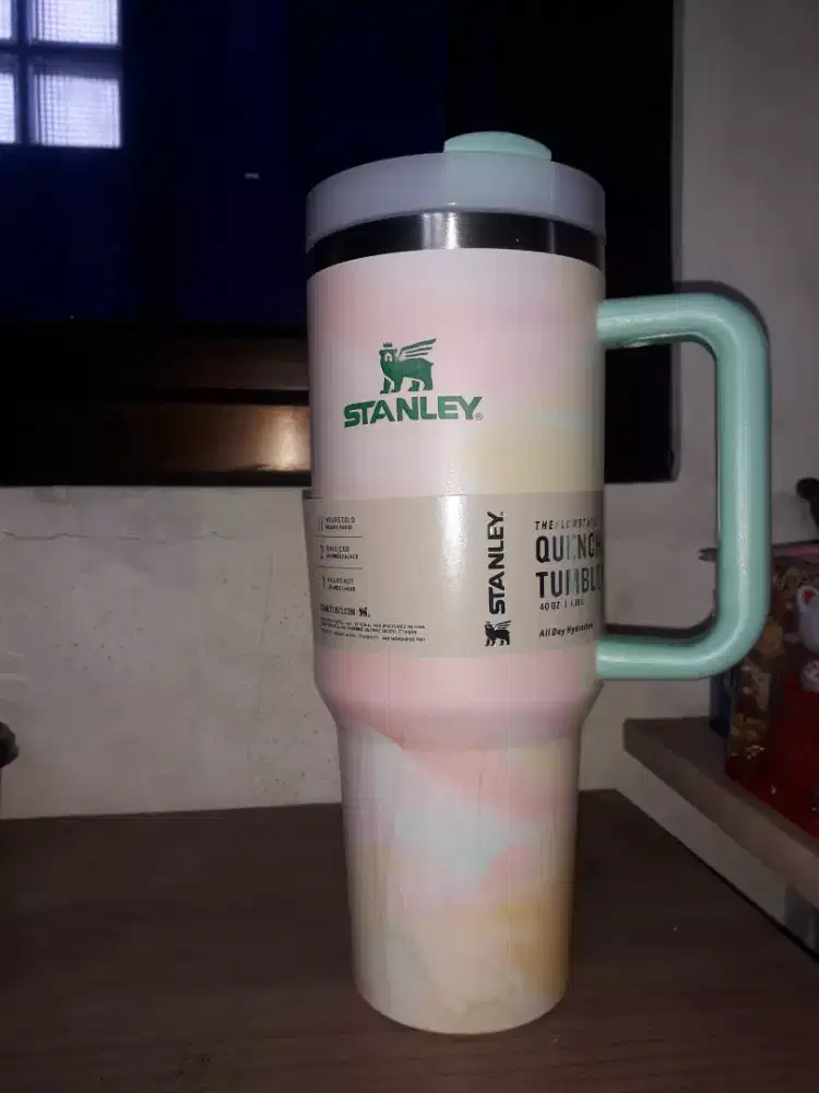 Botol Tumbler side grip Stanley Quencher Cotton Candy 40oz 1,18L